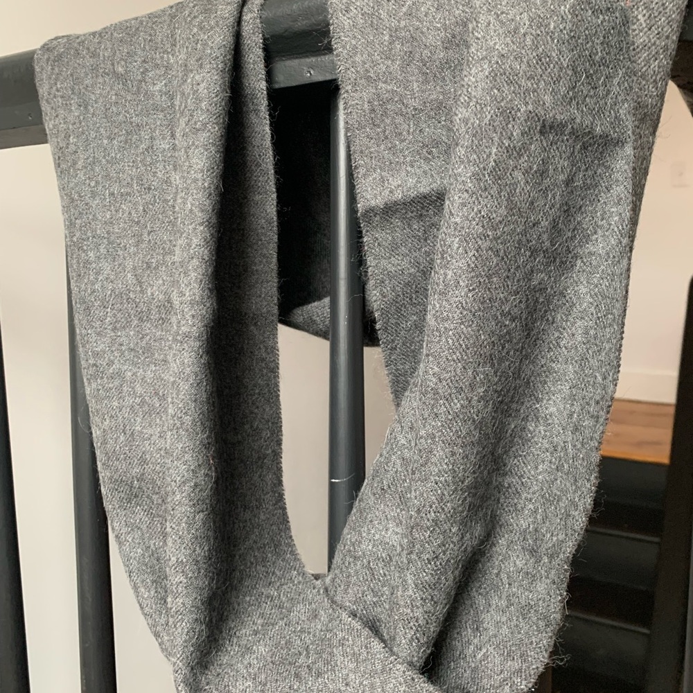 Brand New Cuyana 100% Baby Alpaca Infinity Scarf- Grey